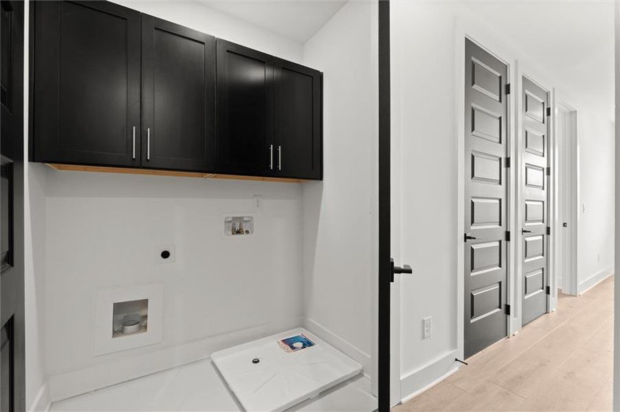 Furnished interior view inside a new home in , Alpharetta (Image 16).