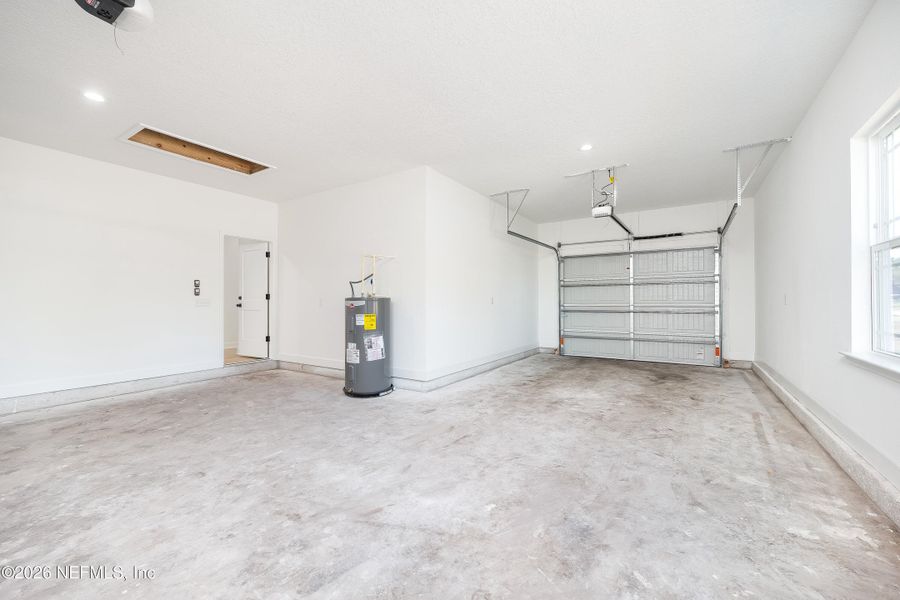 Spacious, unfurnished interior of a new home in , Palatka (Image 21).