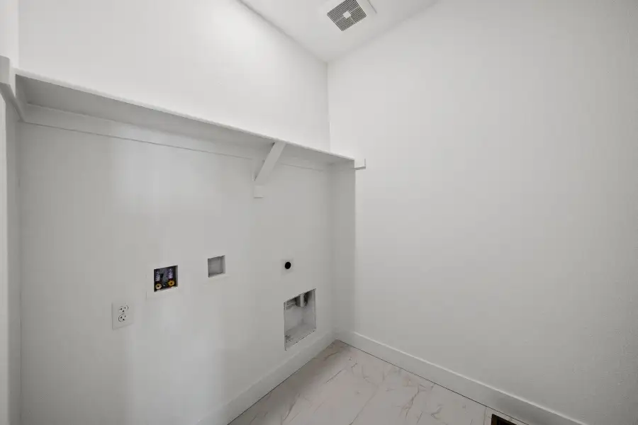 Spacious, unfurnished interior of a new home in Berkeley Villas, Denver (Image 31).