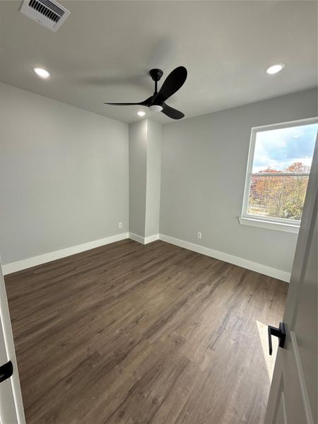 Spacious, unfurnished interior of a new home in , Houston (Image 23).