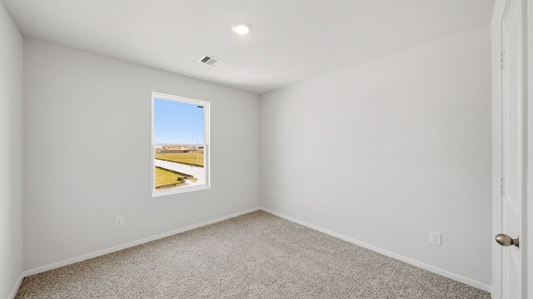 Spacious, unfurnished interior of a new home in Sunterra Lakes, Brookshire (Image 18).