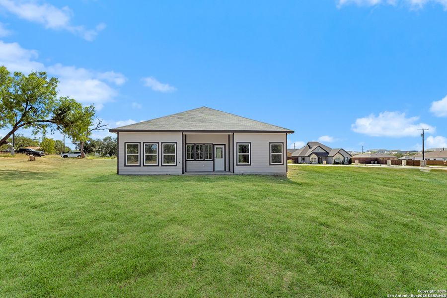 Exterior details and patio area of a home in , San Antonio (Image 4).