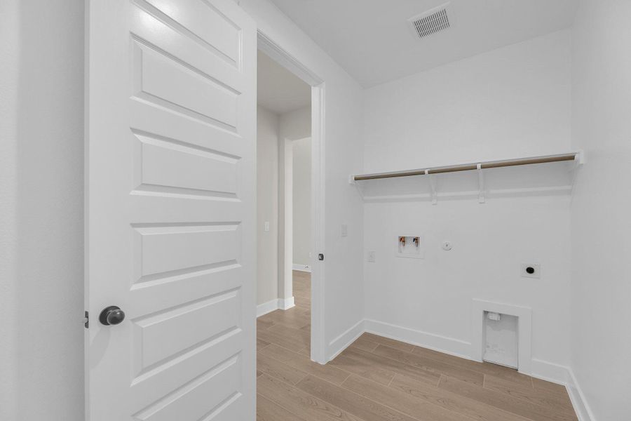 Spacious, unfurnished interior of a new home in Flora, Hutto (Image 42).
