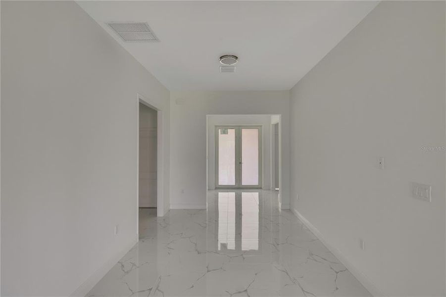 Spacious, unfurnished interior of a new home in , Rotonda West (Image 18).