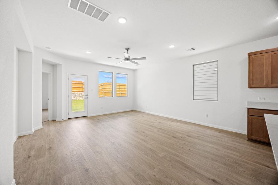 Spacious, unfurnished interior of a new home in Trinity Ranch, Elgin (Image 47).