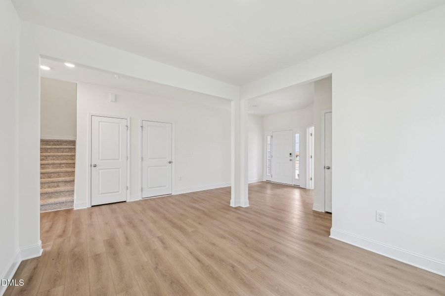 10-web-or-mls-124 Willow Cameron Way-230