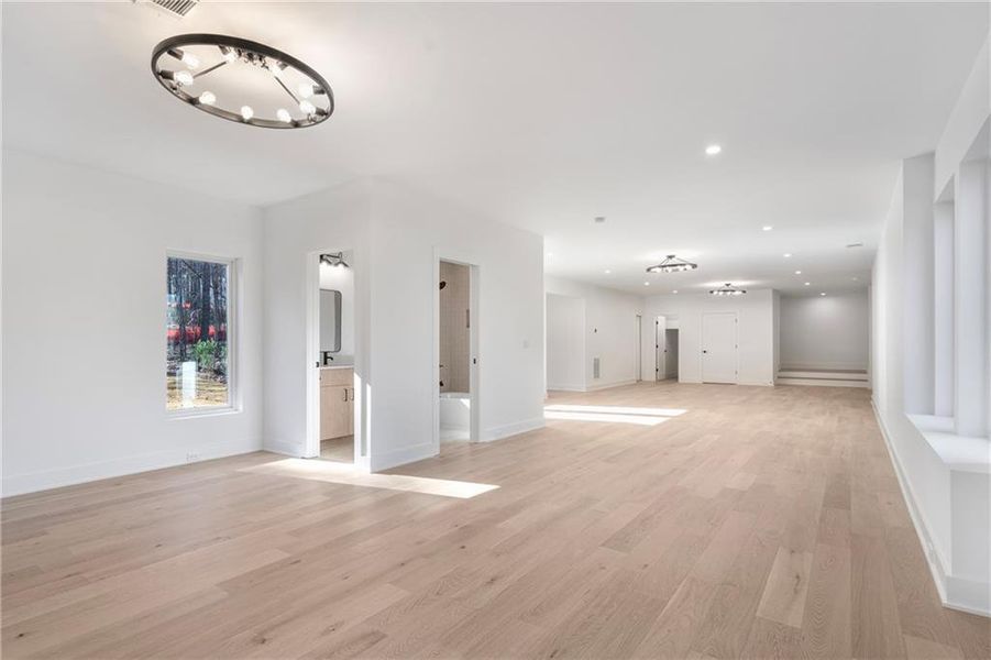 Spacious, unfurnished interior of a new home in Aster, Roswell (Image 57).