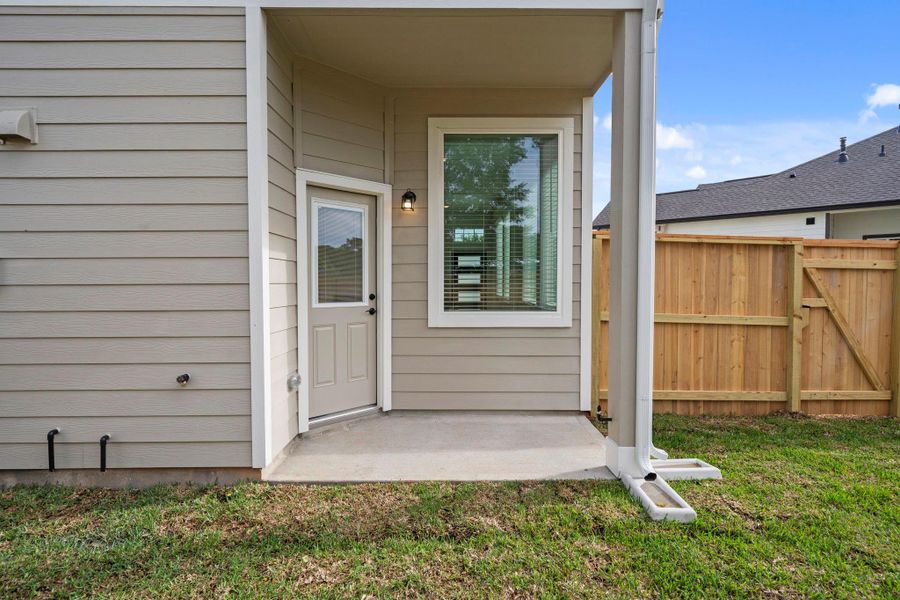 Exterior details and patio area of a home in Woodforest, Montgomery (Image 3).