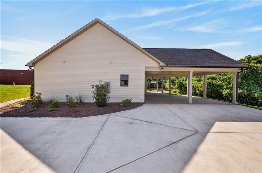 Exterior details and patio area of a home in , Monroe (Image 4).