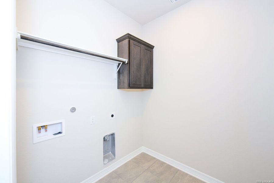 Spacious, unfurnished interior of a new home in Nolte Farms, Seguin (Image 13).