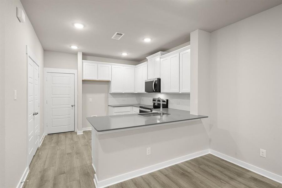 226 Wagon Spoke- Kitchen-2