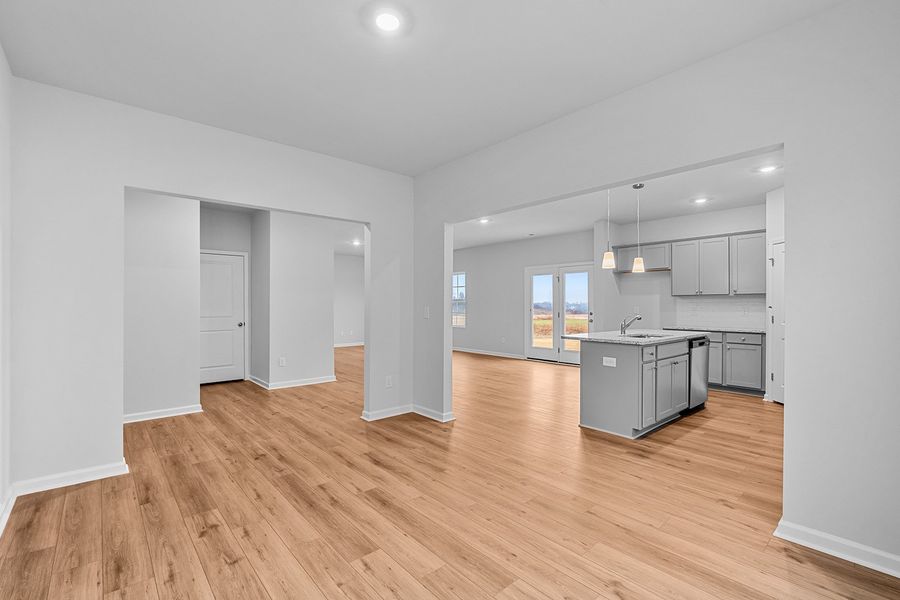 Spacious, unfurnished interior of a new home in Fieldstone, Lexington (Image 24).