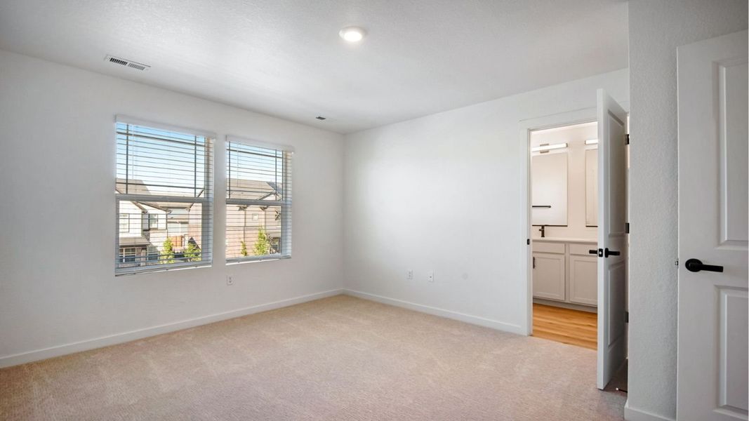 Spacious, unfurnished interior of a new home in Horizon Uptown, Aurora (Image 21).