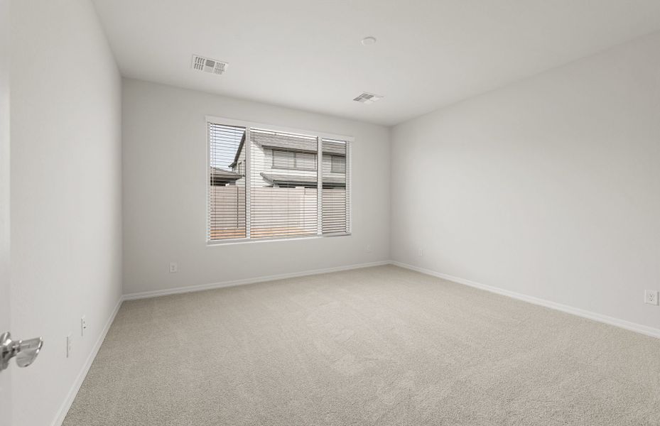 Spacious, unfurnished interior of a new home in Allen Ranches, Litchfield Park (Image 20).