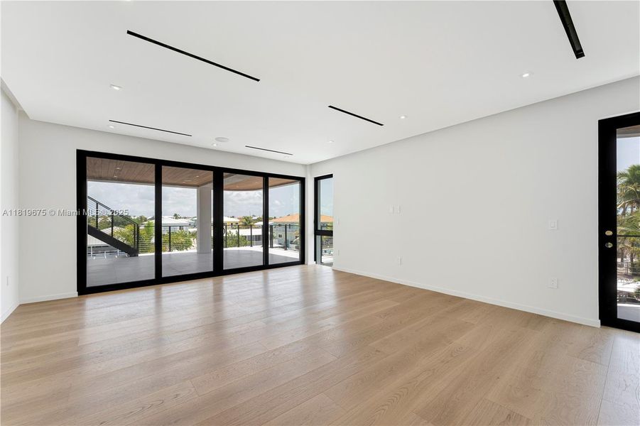 Spacious, unfurnished interior of a new home in , Key Largo (Image 29). Spacious, unfurnished interior of a new home in , Key Largo (Image 29).