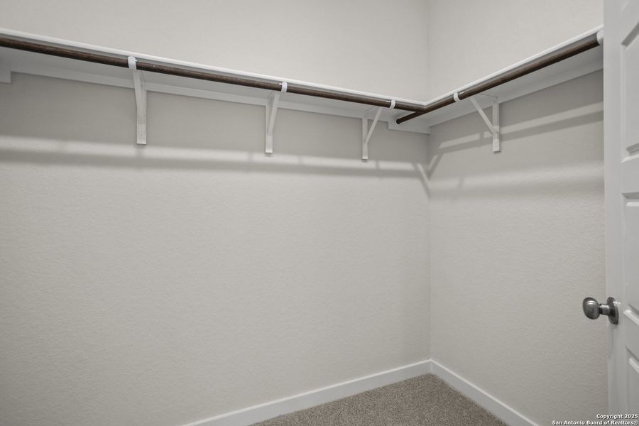 Spacious, unfurnished interior of a new home in Rosemont Hill, San Antonio (Image 13).