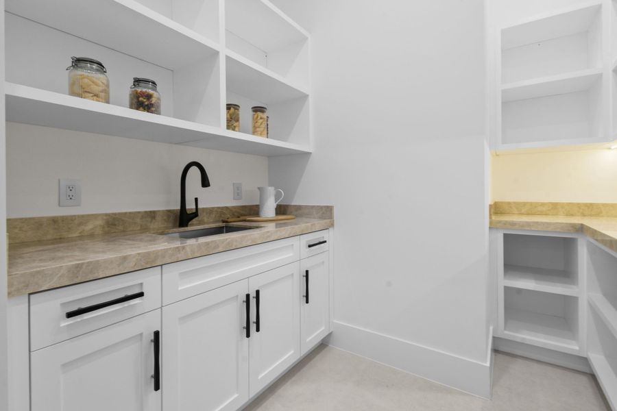 2408AzureCircle-Pantry(2)