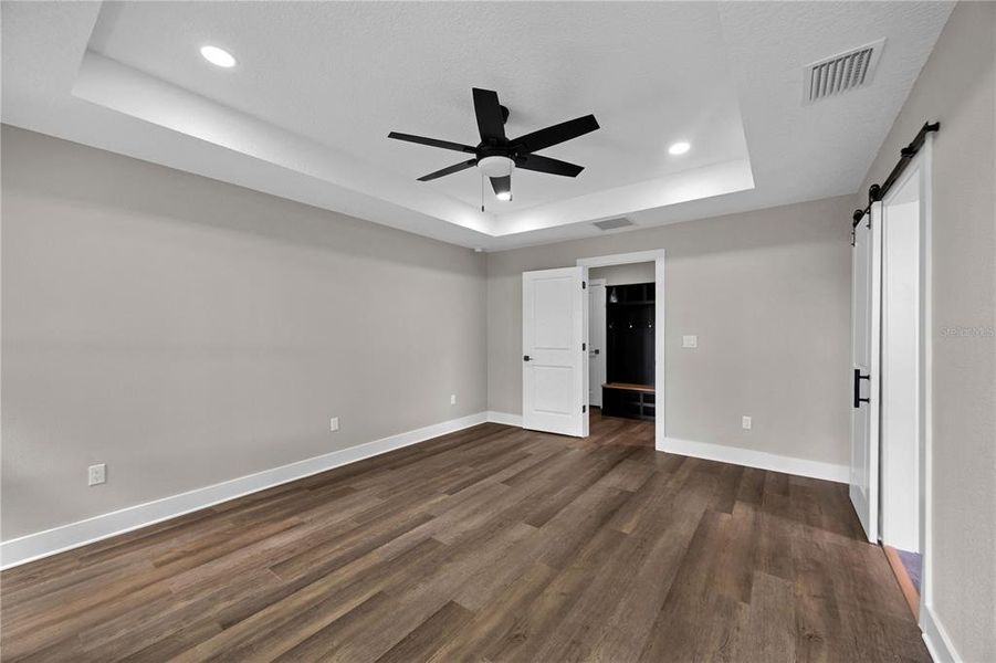Spacious, unfurnished interior of a new home in , Bushnell (Image 16).