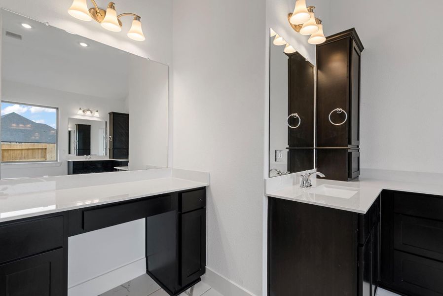 Furnished interior view inside a new home in Valencia 60', Manvel (Image 13).