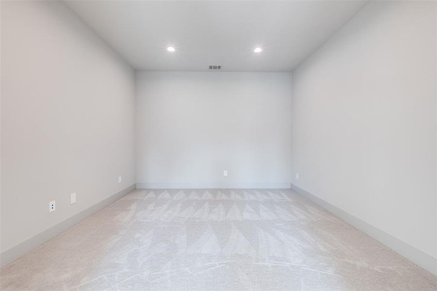 Spacious, unfurnished interior of a new home in , Dallas (Image 24).