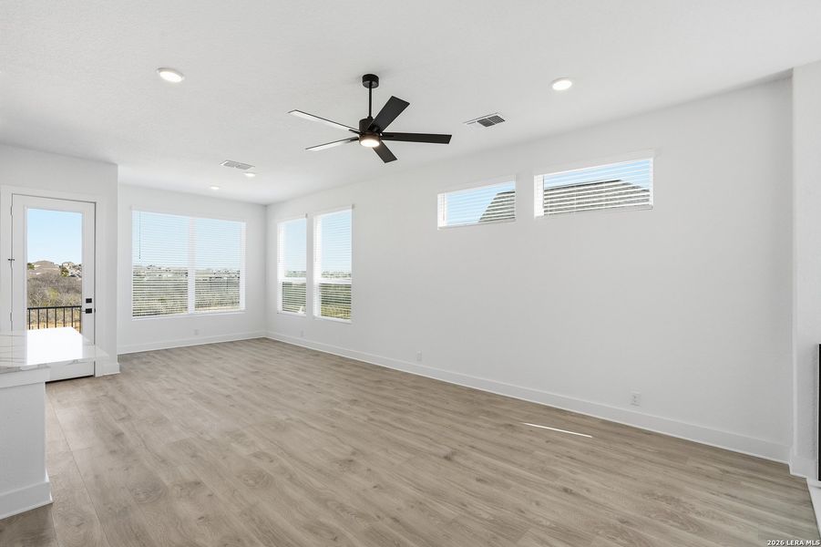 Spacious, unfurnished interior of a new home in Prominence, San Antonio (Image 27).