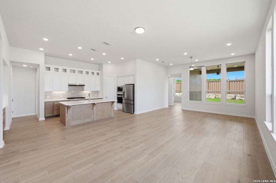Spacious, unfurnished interior of a new home in Mayfair, New Braunfels (Image 24).