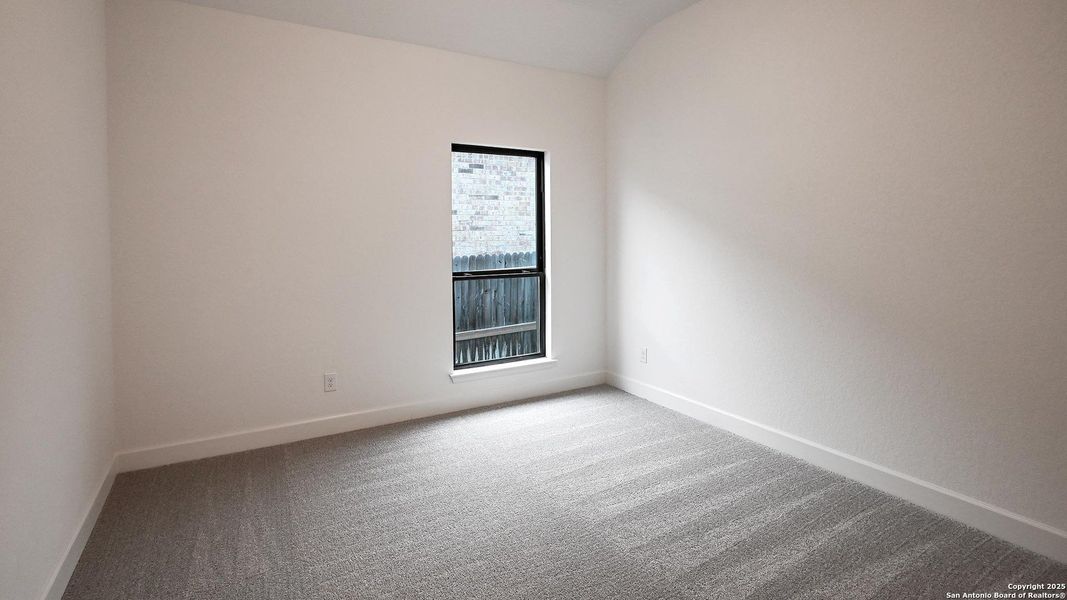 Spacious, unfurnished interior of a new home in Veramendi 60', New Braunfels (Image 28).