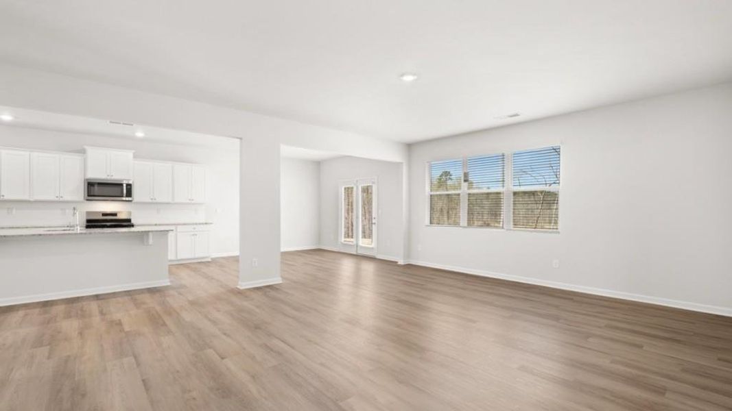 Spacious, unfurnished interior of a new home in South Wind, Union City (Image 20).
