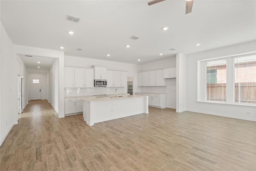 Spacious, unfurnished interior of a new home in Bridgewater: Brookstone Collection, Princeton (Image 13). Spacious, unfurnished interior of a new home in Bridgewater: Brookstone Collection, Princeton (Image 13).