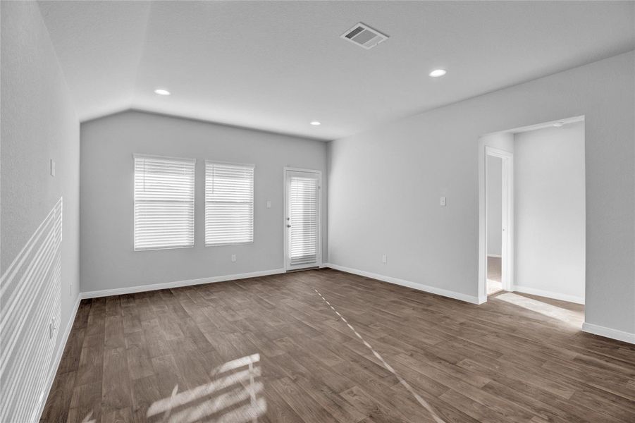 Spacious, unfurnished interior of a new home in Southgrove, Kyle (Image 16).