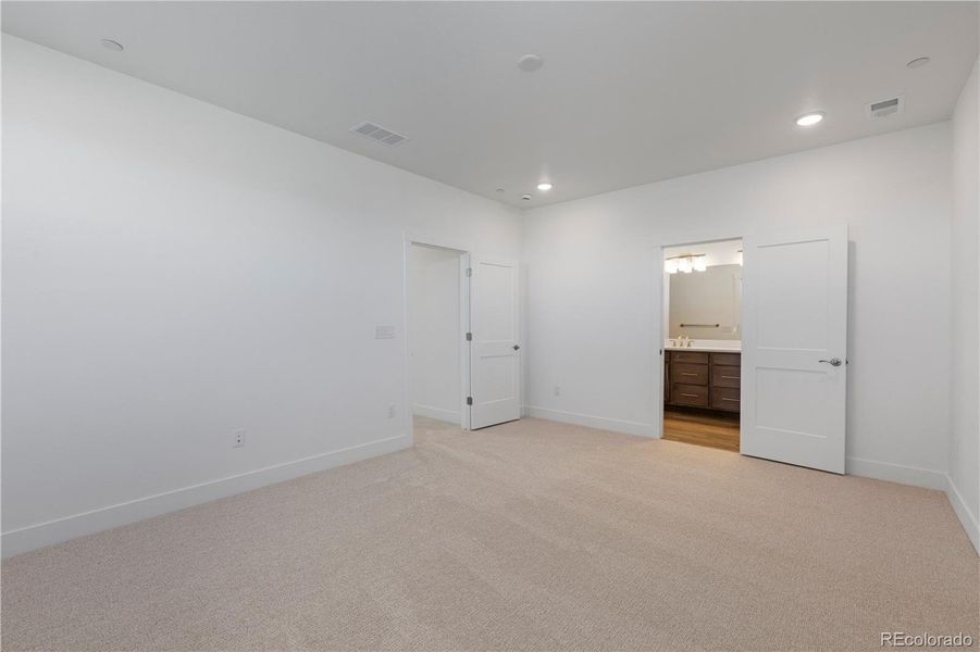 Spacious, unfurnished interior of a new home in Westerly, Erie (Image 18).