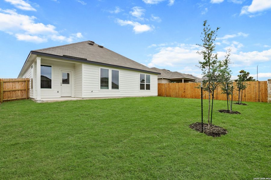 Exterior details and patio area of a home in Cinco Lakes, San Antonio (Image 3).