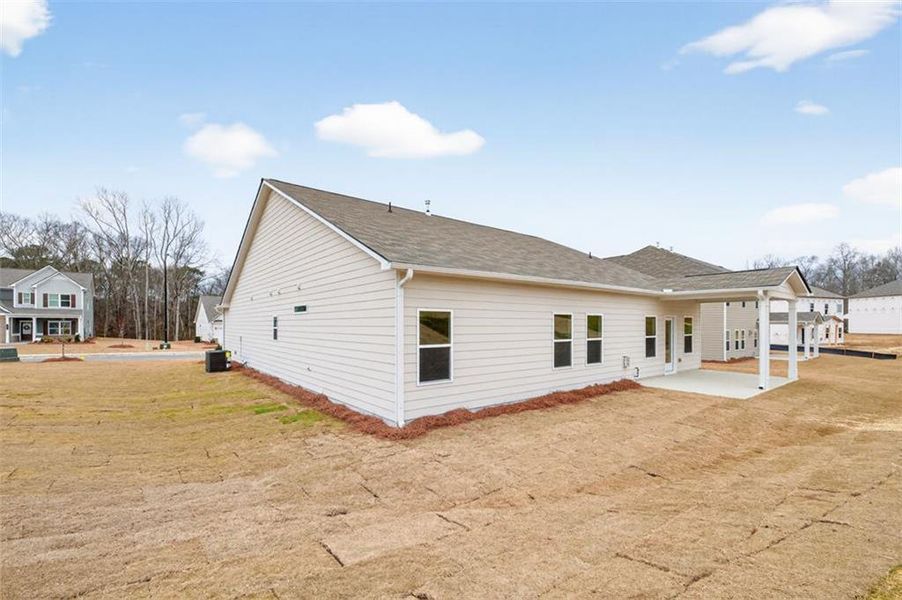 Exterior details and patio area of a home in Jones Ridge, Dallas (Image 31).