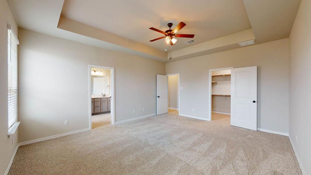 Spacious, unfurnished interior of a new home in Sterling Meadows, Salado (Image 30).