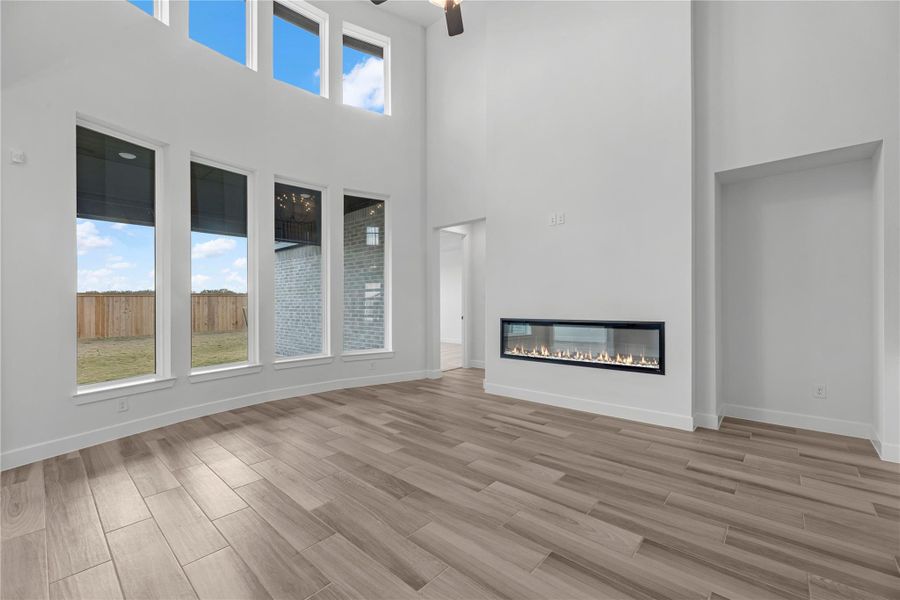 Representative image. Features, selections and colors may vary.