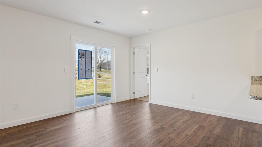 Spacious, unfurnished interior of a new home in Emory Creek, Harriman (Image 9).