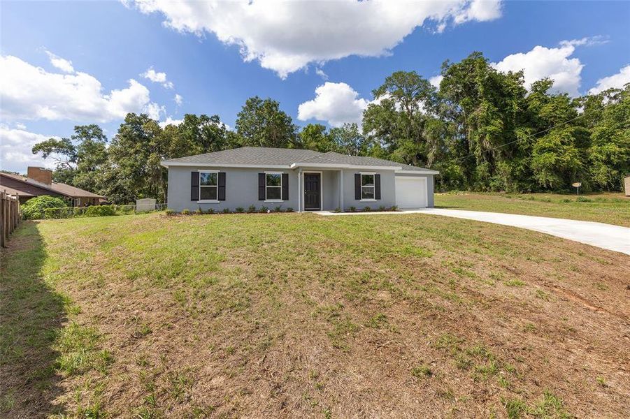 Exterior details and patio area of a home in , Ocala (Image 16).