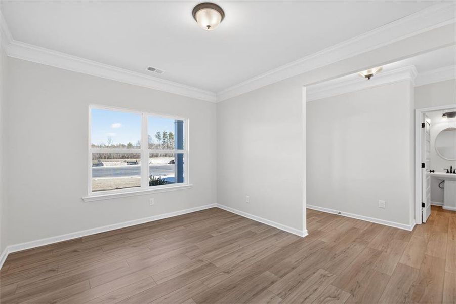 Spacious, unfurnished interior of a new home in Jones Ridge, Dallas (Image 23).