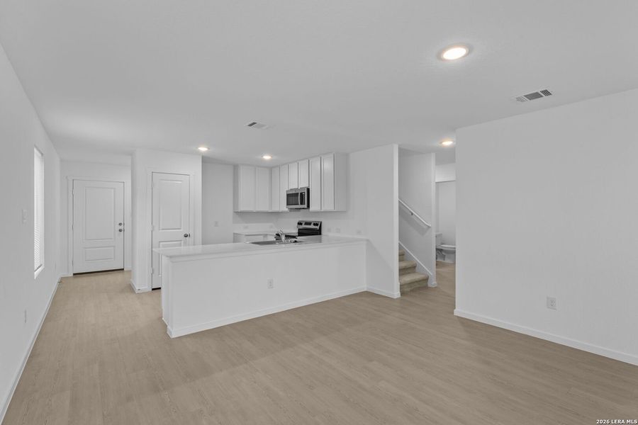 Spacious, unfurnished interior of a new home in Guadalupe Ridge, New Braunfels (Image 20).