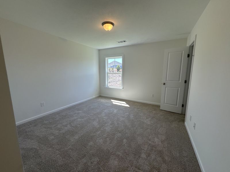 Spacious, unfurnished interior of a new home in Crawford Creek, Grovetown (Image 31).
