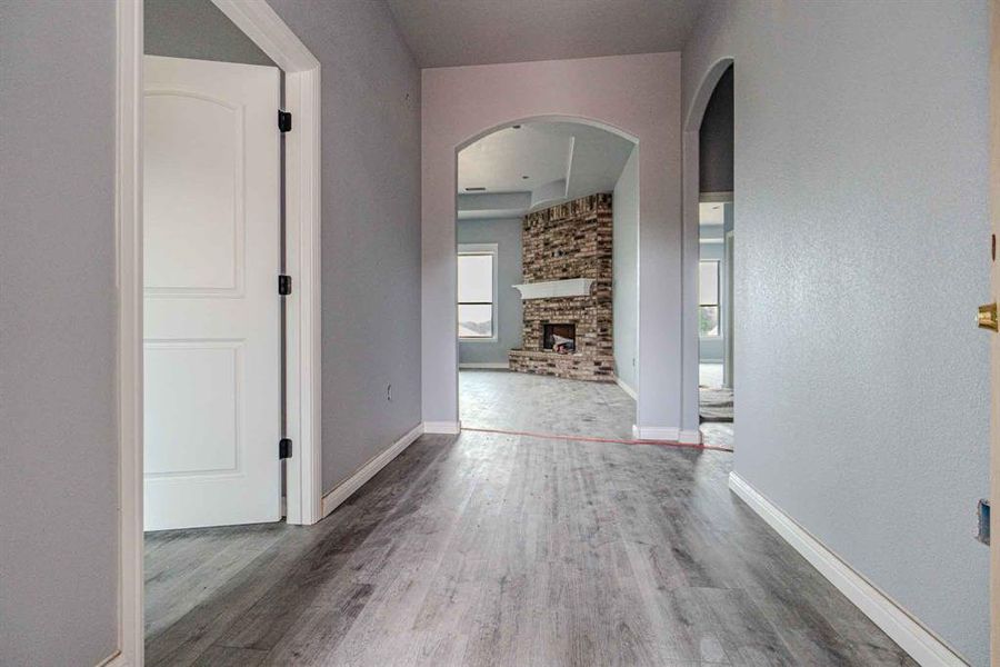 Spacious, unfurnished interior of a new home in , Granbury (Image 19).