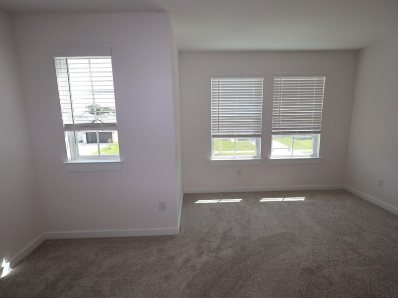 Spacious, unfurnished interior of a new home in Miller's Pond, Rosenberg (Image 19).