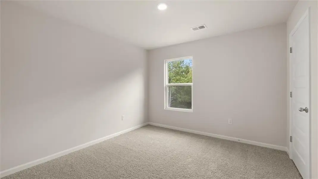 Spacious, unfurnished interior of a new home in Twin Lakes, Hoschton (Image 32).