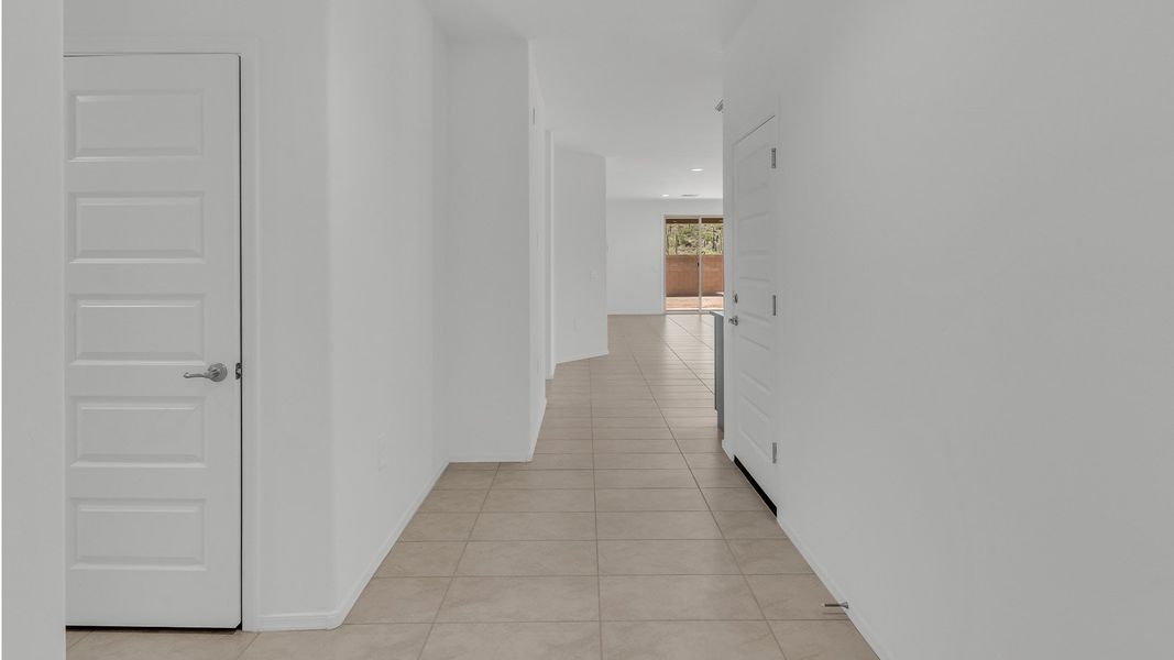 Spacious, unfurnished interior of a new home in Sycamore Vista, Vail (Image 17).