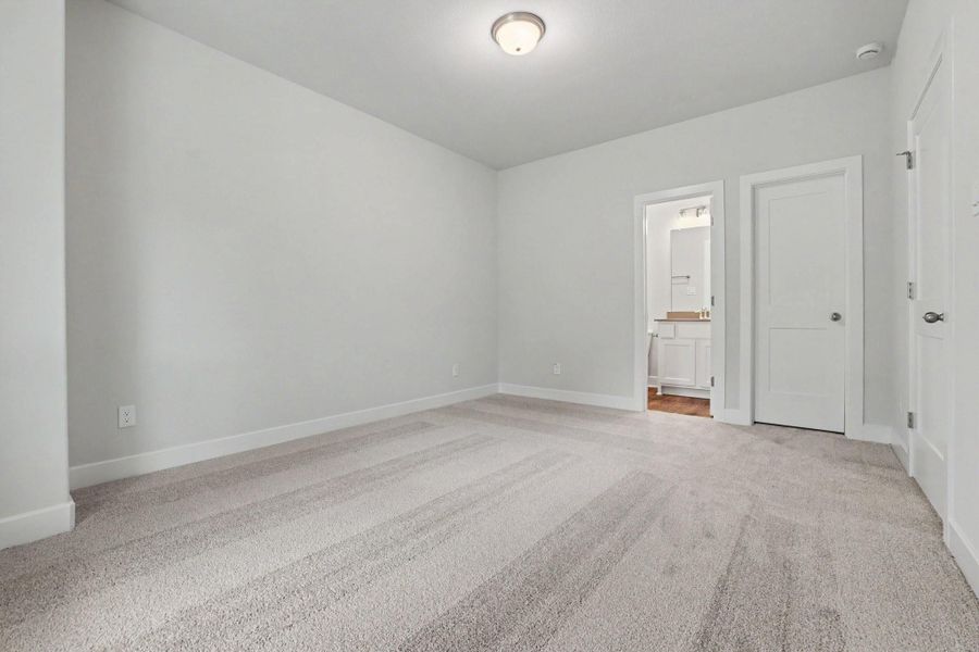 Spacious, unfurnished interior of a new home in Encino Estates, Dayton (Image 25).