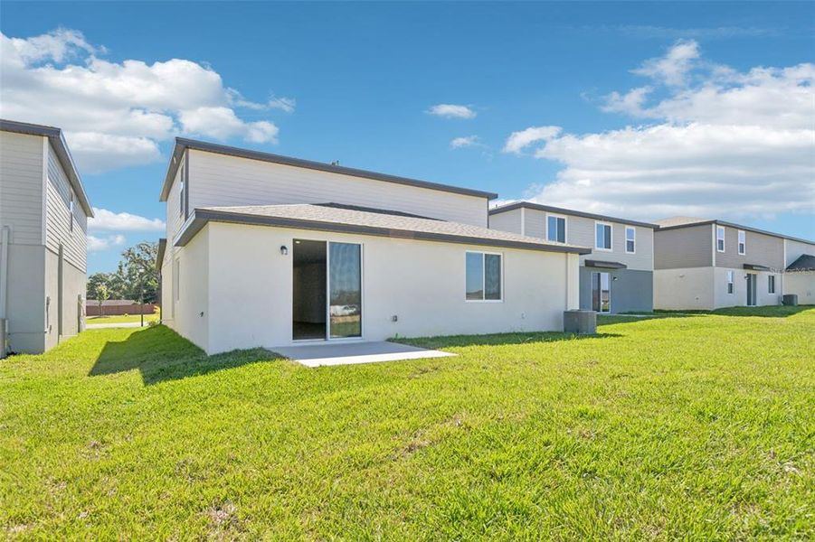 Exterior details and patio area of a home in Hilltop Vistas, Dade City (Image 22).