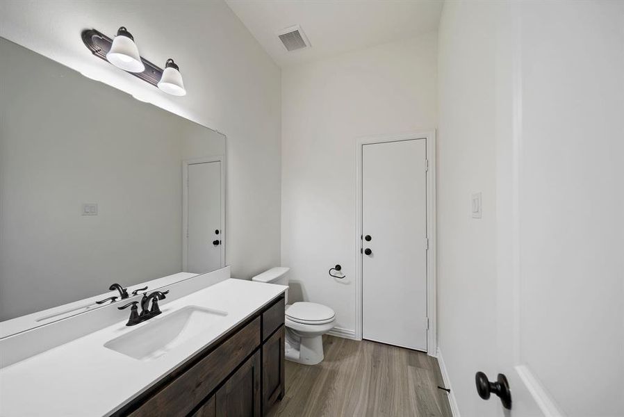 Furnished interior view inside a new home in , Waxahachie (Image 3).