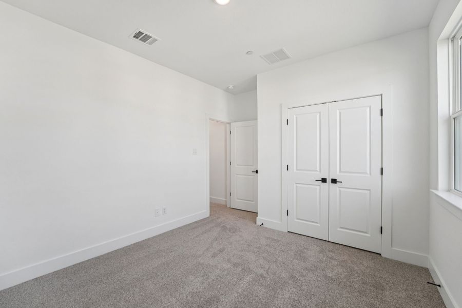 Spacious, unfurnished interior of a new home in Avery Centre, Round Rock (Image 23).