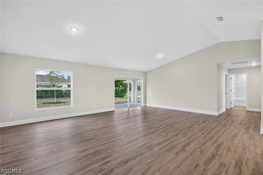 Spacious, unfurnished interior of a new home in Cape Coral, Cape Coral (Image 21).