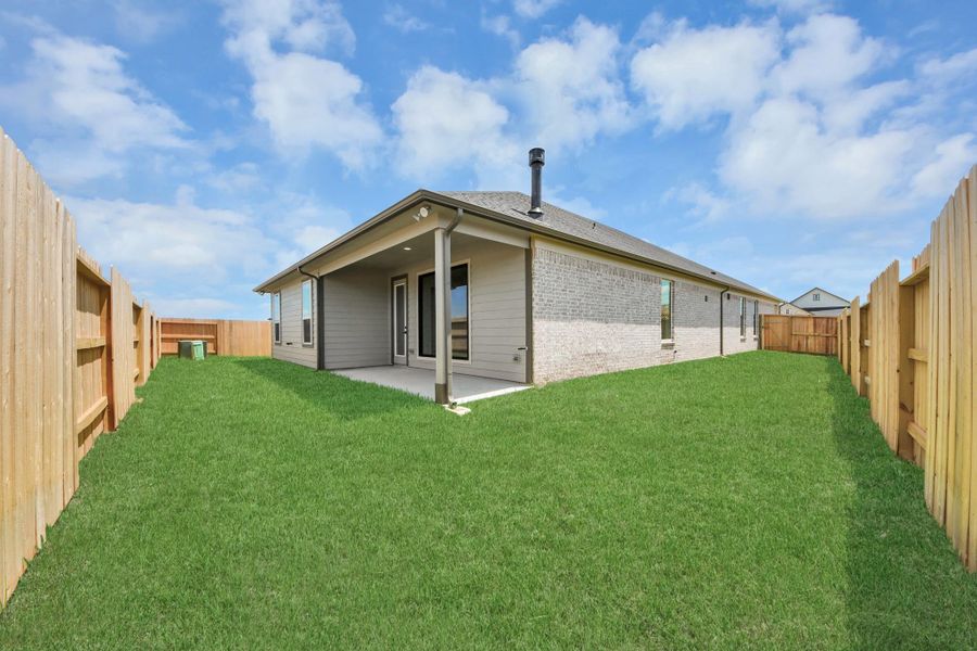 Explore the expansive backyard with its inviting covered patio—a perfect blend of space for the kids to play and adults to unwind. Ideal for creating your outdoor oasis, this backyard accommodates patio furniture, a BBQ pit, and endless possibilities for leisure and entertainment.